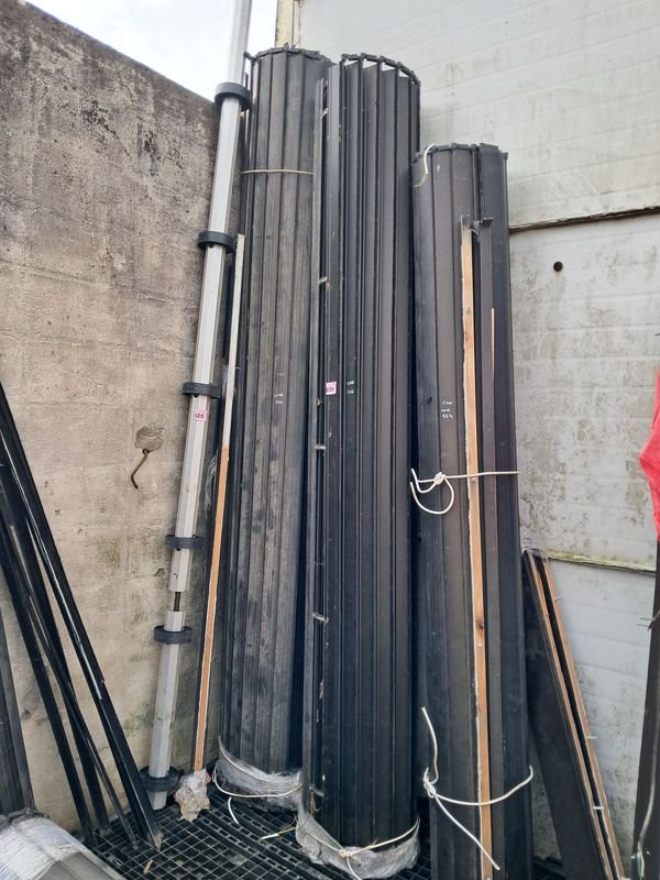 Dos Cortinas de Enrollar de Aluminio Negro