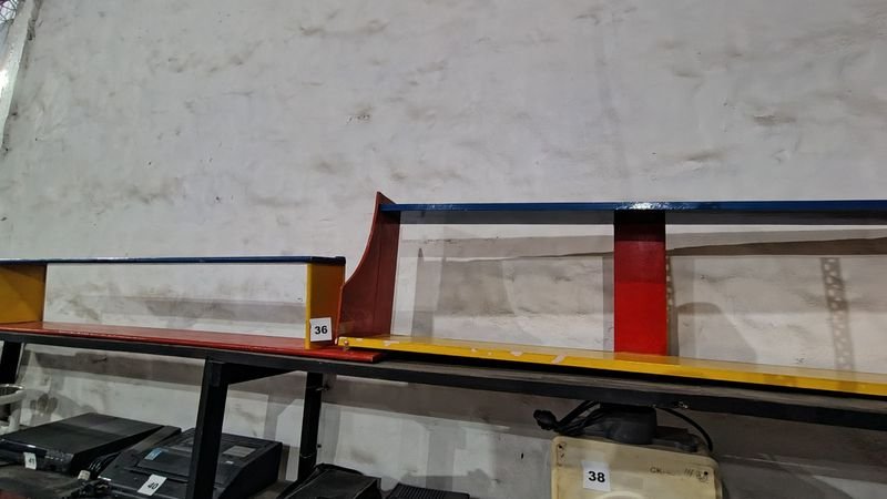 Estanterías de madera pintadas para almacenamiento - imagen 4