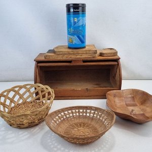 Conjunto Panera Madera con Tapa Persiana, Tablas Picar y Canastas Mimbre - imagen 2
