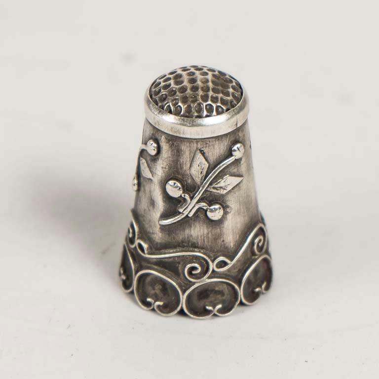 Dedal de Plata Labrada con Diseño Floral