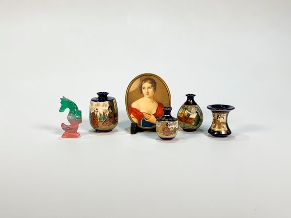 Lote de 6 Miniaturas: Cuadro, Lámina, Floreritos Orientales y Figura de Caballo - imagen 1