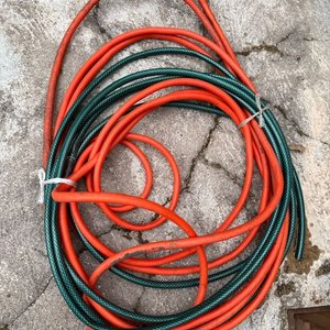 Lote de Mangueras, Carro de Compras, Matera de Madera y Más - imagen 2