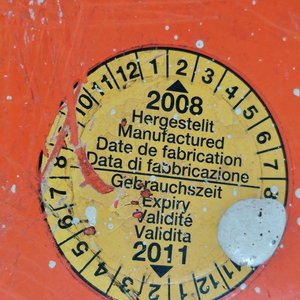 Señal de Emergencia Marina Naranja con Luces y Texto Legible - imagen 3