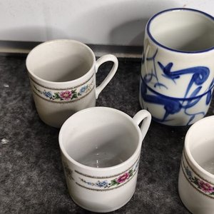Lote de Tazas y Cuencos de Cerámica con Diseños Orientales - imagen 2