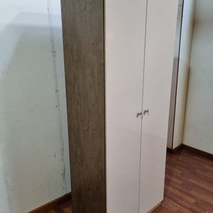 Biblioteca Beige Claro con Puertas y Estantes Interiores - imagen 3