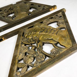 Dos Piezas de Bronce Labrado con Damas Florales - imagen 3