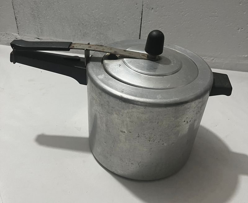 Olla a presión de plata - imagen 2