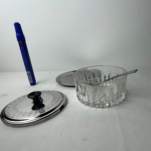Azucarero de Vidrio Prensado con Tapa y Bandeja Metálica - imagen 9