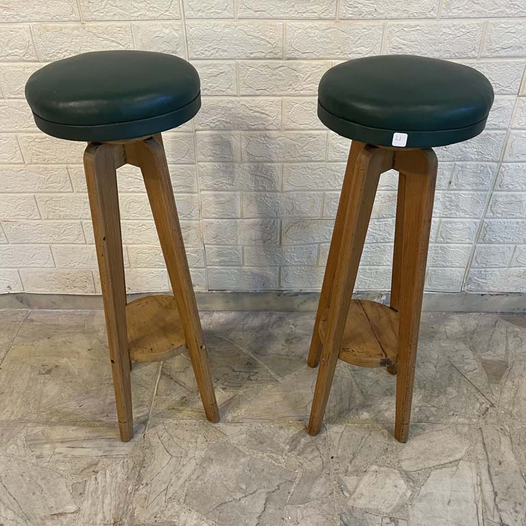 2 Bancos Altos de la Década de 1960 con Tapicería en Cuero Verde