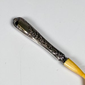 Cucharita de plata francesa y marfil - imagen 3