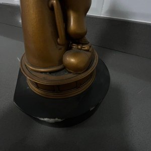Estatuilla Mickey Mouse Hollywood Studios "Best Family" Dorada - imagen 4