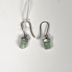 Par de Caravanas de Plata con Esmeraldas en Bruto - imagen 2