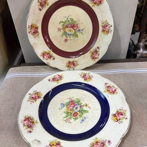 Lote anterior: Par de Platos Ingleses Wood & Sons Ivory Ware con Flores