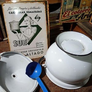 Sopera Enlozada Blanca con Cucharón y Chapa Decorativa Sue - imagen 3