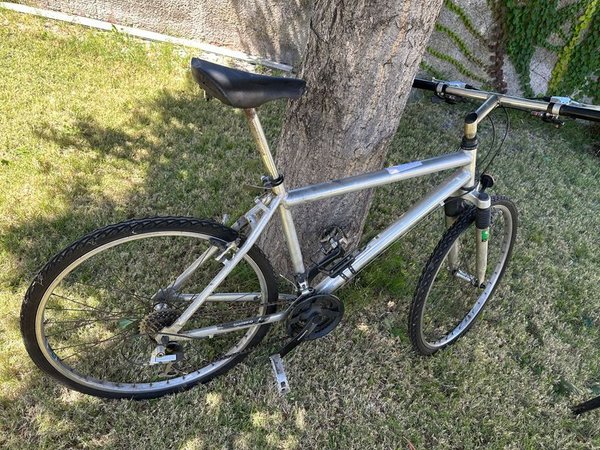 Bicicleta de Aluminio con Componentes Shimano en Buen Estado - imagen 7