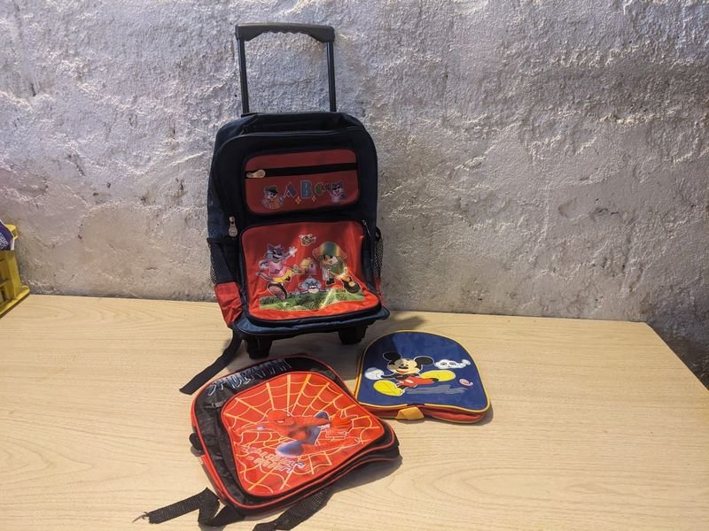 Mochilas con diseños únicos y colores brillantes