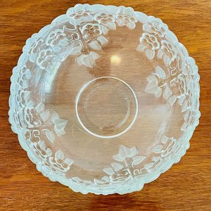 Fuente y Bowls de Vidrio con Relieve Floral Esmerilado - imagen 3
