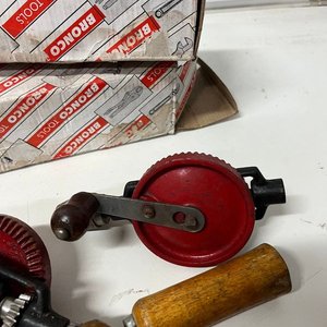 Dos Taladros Manuales BroncO Tools con Caja - imagen 2