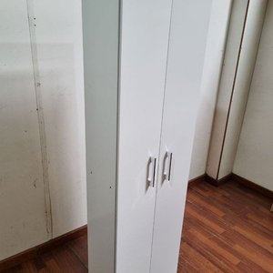 L 976 - Practico placard multiuso en melamina color blanco con dos puertas y estantes interiores (Medidas 47x27x171cm) - imagen 3