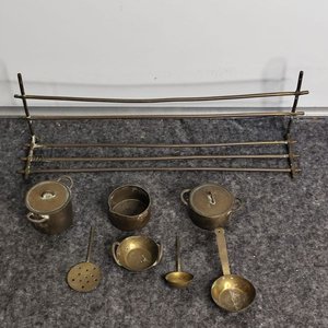 Ganchera con Utensilios de Cocina en Miniatura de Bronce - imagen 3