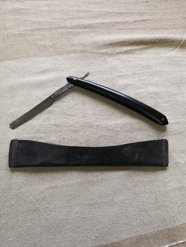 Antigua Navaja de Barbero Alemana con Estuche de Cuero - imagen 1