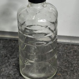 Botella Antigua de Vidrio Shell con Tapa Negra - imagen 2