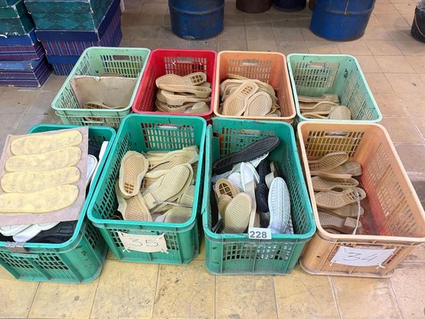 Lote de Suelas para Calzado en Cajones Plásticos