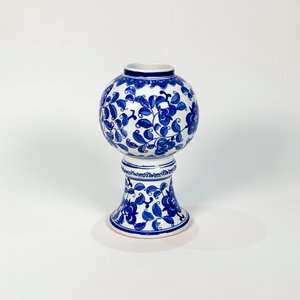 Lote siguiente: Florero de Porcelana Blanca con Decoración Floral Azul Estilo Oriental