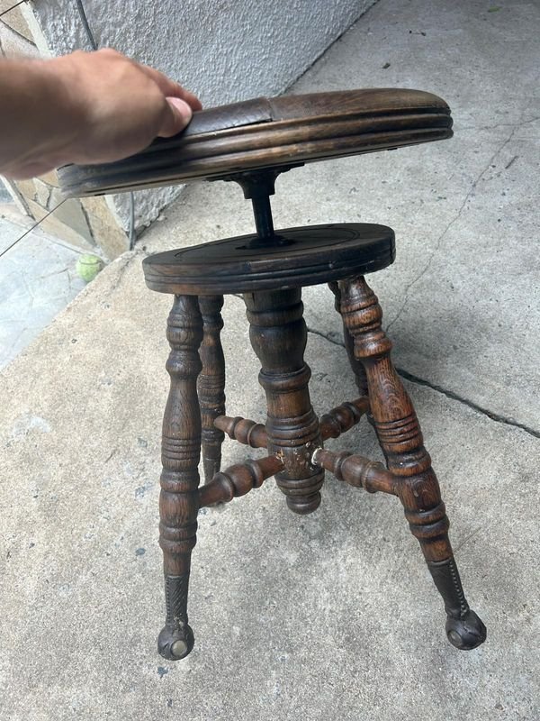 Banqueta de piano regulable en roble americano con patas hierro y bochas de vidrio firme - imagen 2