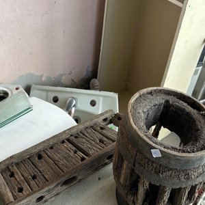 Lote anterior: Masa de Madera Antigua y Rueda de Carro