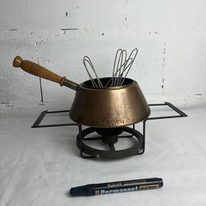 Lote anterior: Set de Fondue en Bronce con Soporte y Pinchos