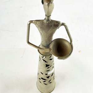Figura Calada de Dama en Metal Plateado, 47 cm - imagen 2