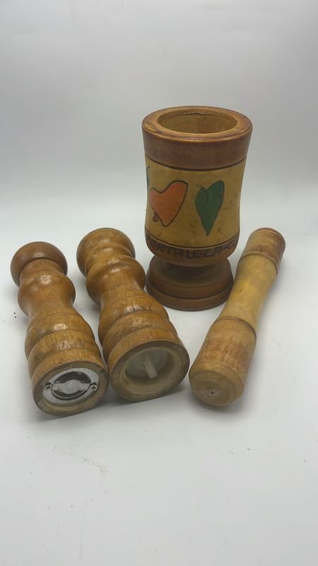 Lote siguiente: Conjunto de utensilios de cocina tradicionales