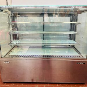 Lote siguiente: Vitrina Rectilínea Refrigerada Berjaya de 4 Caras - 148x70x129cm
