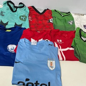 Lote de 9 Camisetas de Fútbol Varias, Incluye Uruguay Talle M - imagen 1