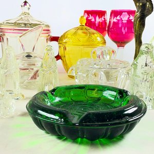 Lote de Cristalería y Figuras: Copas, Azucareros y Adornos - imagen 3