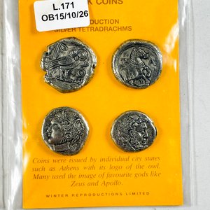 Ocho Reproducciones de Monedas Griegas Plateadas - imagen 6