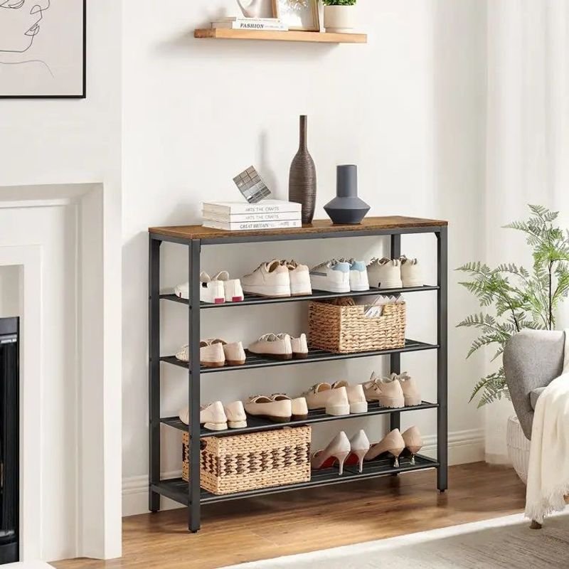 Rack de zapatos con estanterías y decoración