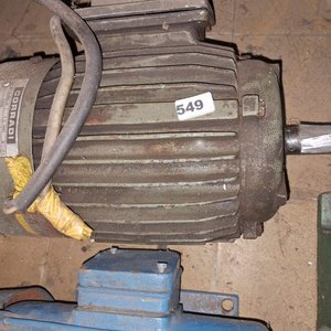 Motor Eléctrico Trifásico Asincrónico Corradi 5.5 HP - imagen 3