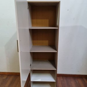 Mueble Auxiliar Blanco y Marrón con Puerta y Estantes Abiertos - imagen 2