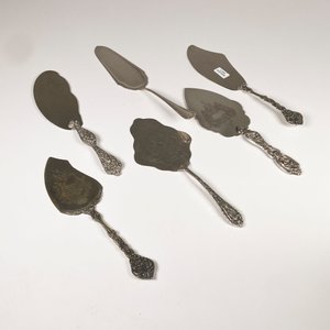 Seis Palas de Tortas Antiguas de Metal con Grabados - imagen 2