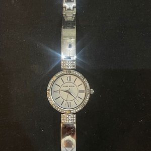 Reloj Anne Klein Grand Crystal Collection con Bisel Engastado - imagen 6