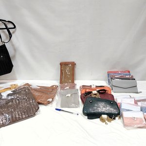 Lote siguiente: Lote de Carteras, Porta Celulares y Billeteras de Eco Cuero Nuevas