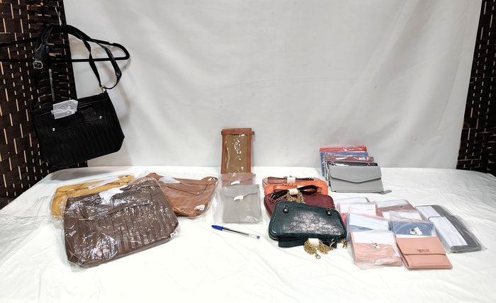 Lote de Carteras, Porta Celulares y Billeteras de Eco Cuero Nuevas