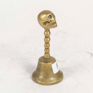 Lote anterior: Campana de Bronce con Diseño de Cráneo y Cadena de Bolas