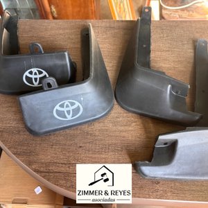 Juego de Guardabarros Toyota Originales - imagen 3