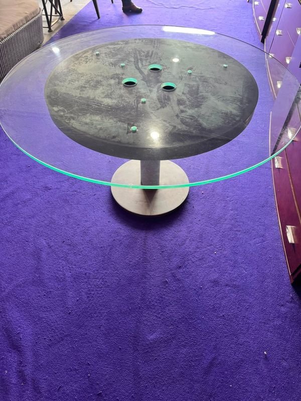Mesa Redonda Moderna con Tapa de Vidrio y Base Metálica
