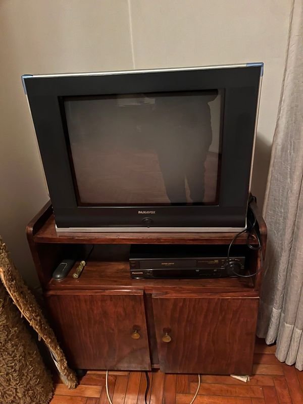 Rack de Madera para TV con Compartimento Inferior