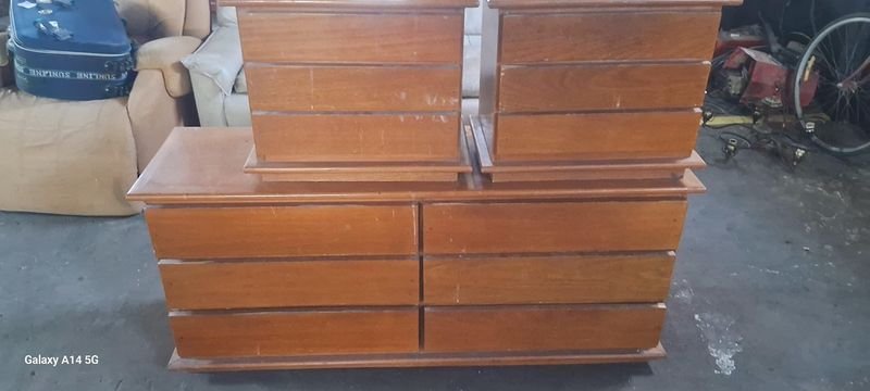 Cómoda de Madera con Dos Mesas de Luz a Juego