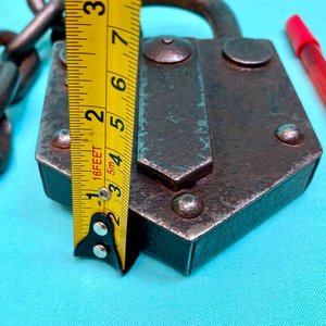 Muy antiguo candado de estancia en hierro, largo 17 cm x ⁸ cm de ancho sin la cadena - imagen 7